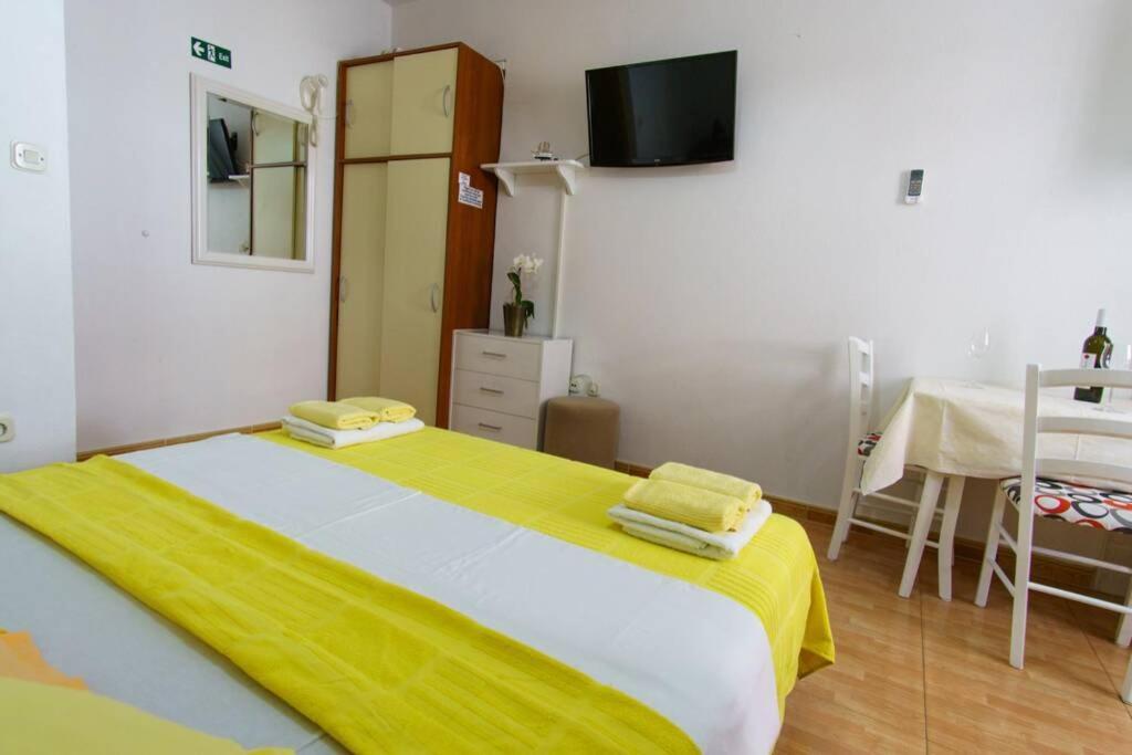 Lovely Studio Apartment For 2 Free Private Parking Makarska Exterior photo