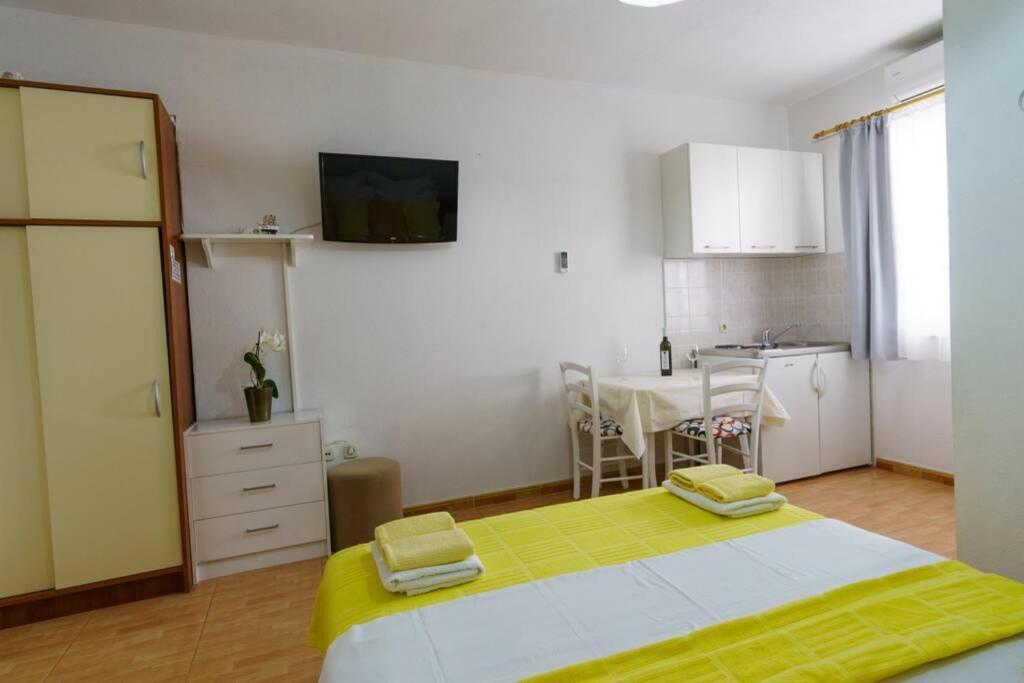 Lovely Studio Apartment For 2 Free Private Parking Makarska Exterior photo